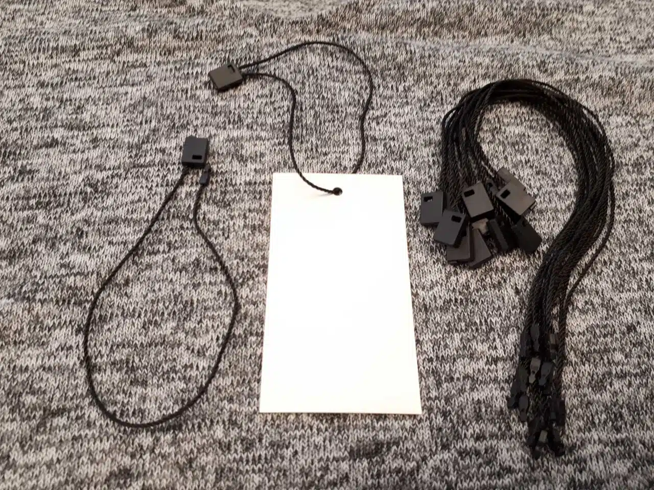 Klikboxen zwart 200 mm touwtje - Per 1000 stuks